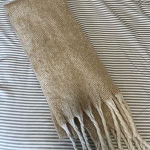 white and tan blanket scarf